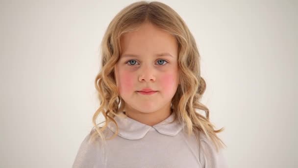 Zbliżenie Strzał Mały Ładny Mały Dziewczynka Dziecko Maluch Różowe Policzki — Wideo stockowe