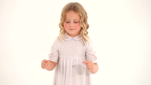 Cute Little Shy Small Nice Girl Maluch Blond Kręcone Włosy — Wideo stockowe