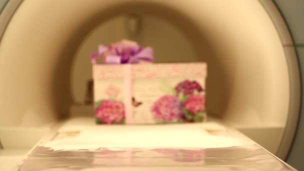 Grande Boîte Cadeau Magnifique Avec Ruban Rose Violet Arc Coulissant — Video