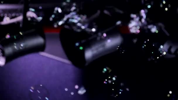 Autofocus Animatie Close Shot Van Zeepbellen Bewegen Lucht Chaotisch Neon — Stockvideo