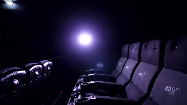 Neonowa Lampa Światło Ścienne Świecące Jasne Pustym Kinie Kino Wiersz — Wideo stockowe