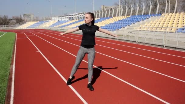 Attraktives Junges Aktives Fitness Girl Workout Mit Bein Oberkörper Stretchgymnastik — Stockvideo