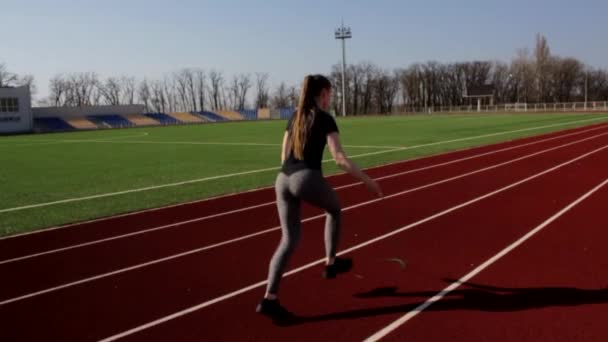 Fit Junges Aktives Sportlermädchen Springt Mit Springseil Beim Aufwärmen Großen — Stockvideo