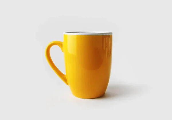 Boş Sarı Çay Fincan Veya Kahve Kupa Duyarlı Tasarım Mockup — Stok fotoğraf