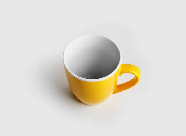 咖啡或茶用黄色陶瓷杯或杯子 — 图库照片