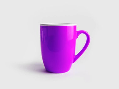 Boş mor çay fincan veya kahve kupa. Duyarlı tasarım mockup.