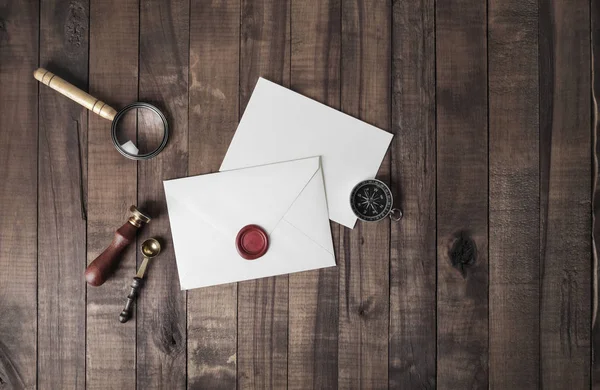 Postais Antigos Envelope Branco Cera Vedação Carimbo Colher Lupa Bússola — Fotografia de Stock