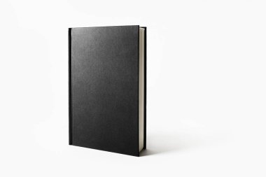 Mockup Beyaz Kağıt arka plan boş kapalı siyah kitap.