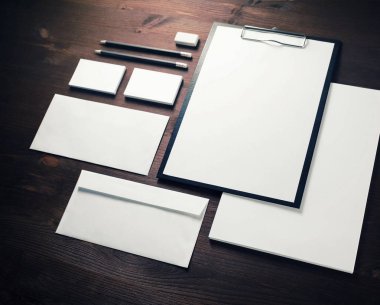 Ahşap arka plan ayarlamak boş ileti örneği. Kurumsal kimlik şablonu. Duyarlı tasarım mockup.