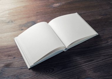 Ahşap arka plan boş açılan kitap. Tasarım sunumlar ve Portföyleri için şablon.