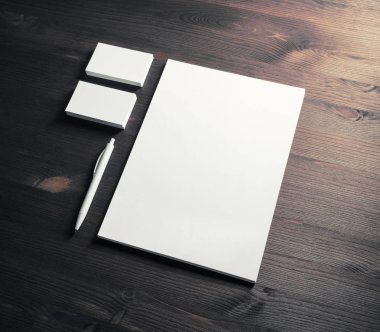 Antika ahşap masa arka plan boş ileti örneği şablonu. Mockup tasarımcıları için kimlik marka için.