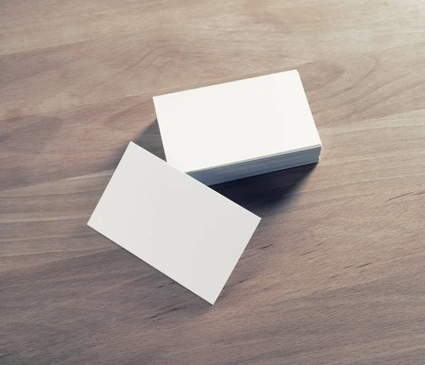 Λευκά Λευκά Επαγγελματικές Κάρτες Ξύλινο Τραπέζι Φόντο Mockup Για Την — Φωτογραφία Αρχείου