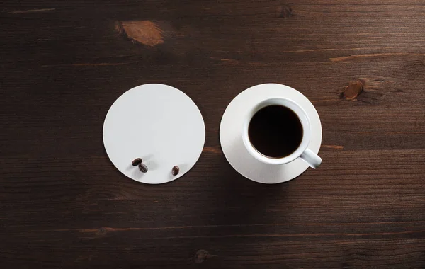 Kopje Koffie Bier Achtbaan Houten Tafel Achtergrond Plat Leggen — Stockfoto