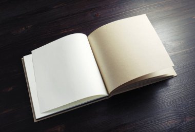 Açılan boş kitapçık