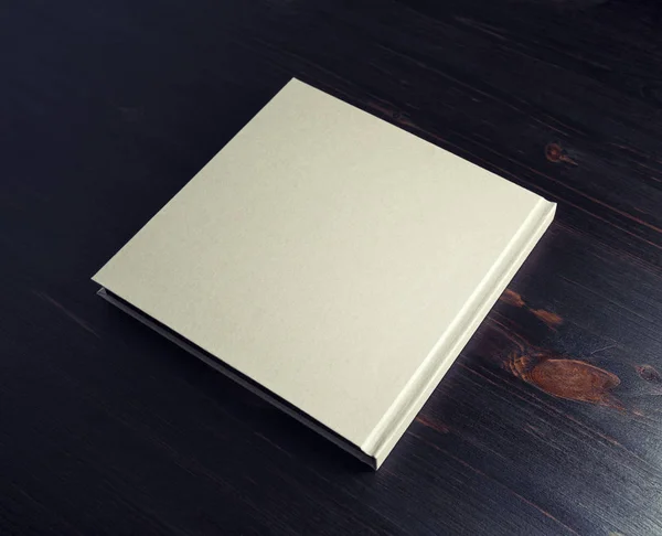 Hardcover boek met blanke pagina — Stockfoto