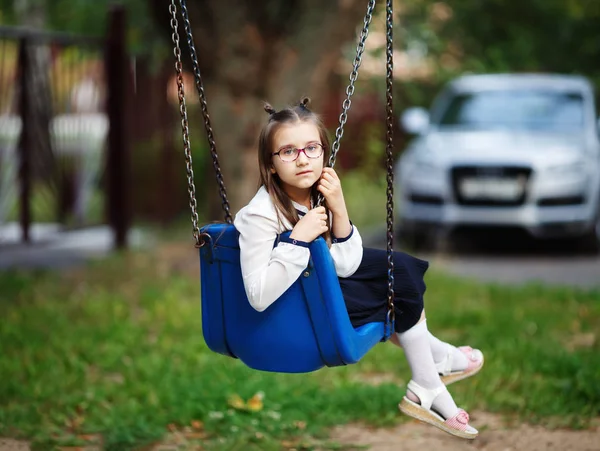 Chica en swing —  Fotos de Stock