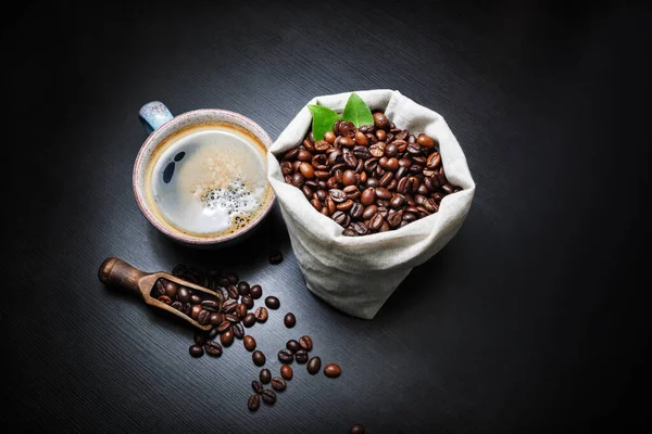 Coffee Cup Beans Black Kitchen Table — Stock Photo, Image