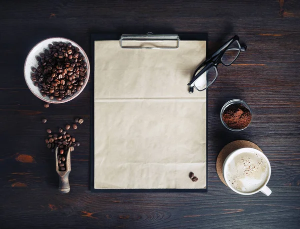 Café Menú Blanco Portapapeles Con Membrete Kraft Blanco Taza Café —  Fotos de Stock