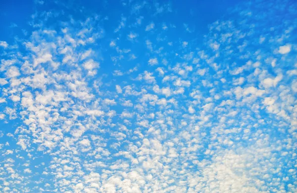 Blauer Himmel Hintergrund Mit Schönen Natürlichen Weißen Wolken — Stockfoto