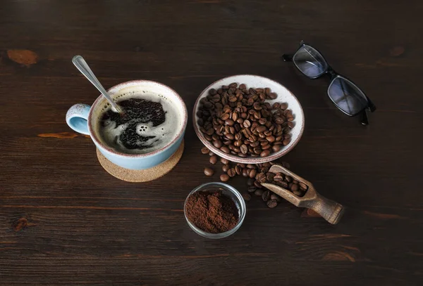 Kávé Csésze Kávébab Asztal Háttér — Stock Fotó