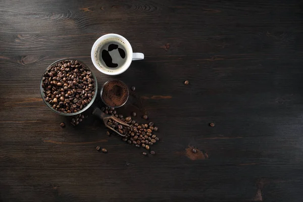 Vintage Kávé Háttér Kávé Csésze Pörkölt Kávébab Őrölt Por Konyhaasztalon — Stock Fotó