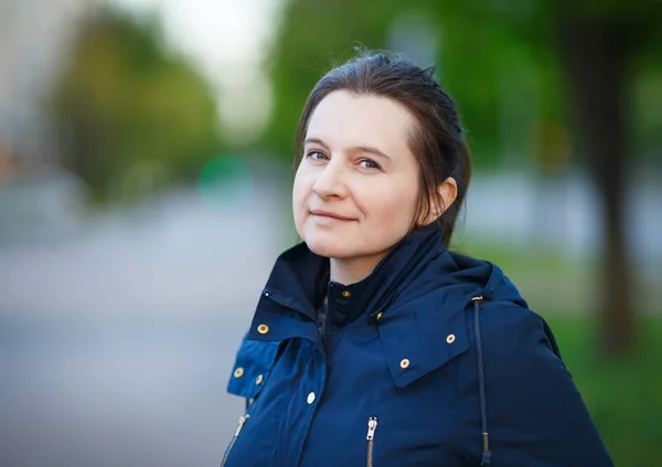 Portrait Woman Outdoors Shallow Depth Field Selective Focus — Stock Photo, Image