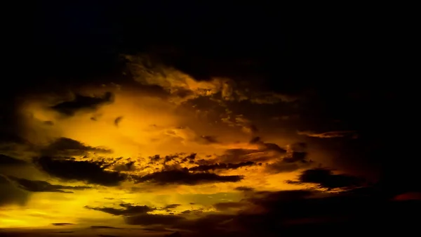 Silhouette Πλάνο Της Ανατολής Κόκκινο Σύννεφο Στην Ινδία — Φωτογραφία Αρχείου