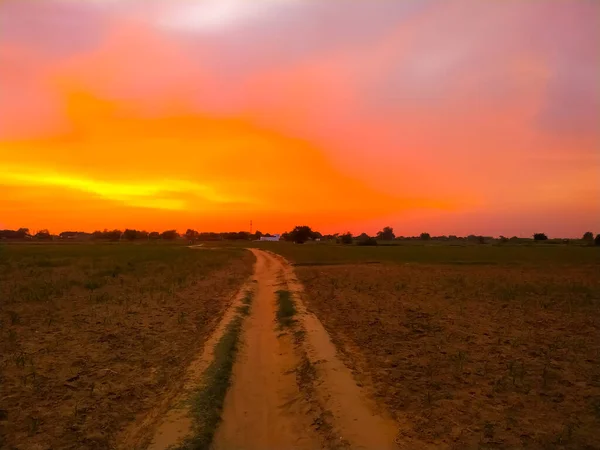 Campo Polvoriento Rural Camino Través Campo Con Puesta Sol —  Fotos de Stock