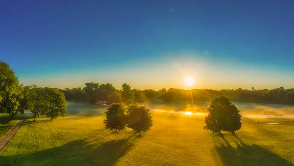 Soleil Brille Sur Munich Enlish Garden Tôt Matin Des Rayons — Photo