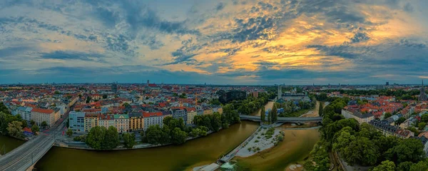 Munique Centro Cidade Com Frauenkirche Rio Isar Cima Nascer Sol — Fotografia de Stock