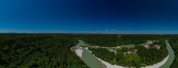 Bavyera Isar Nehri Üzerinde Hava Manzarası Büyük Bir Ormanın Yeşil — Stok fotoğraf