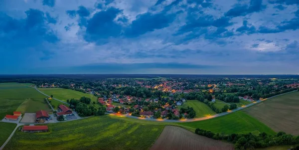 Almanya Küçük Bir Kasabanın Atardamarlı Görüntüsü Üzerine Akşam Havası — Stok fotoğraf