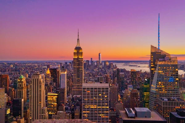 Nagy Alma Naplemente Után New York Manhattan Röviddel Éjszaka Előtt — Stock Fotó