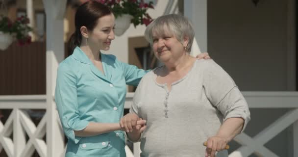 Portrait Happy Senior Patient Pensioner Young Nurse Smiling Outdoors Nursing — Stock Video