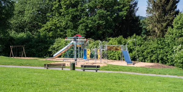 Çocuk Bahçesi slayt, tırmanma çerçeve ve doğa hızıyla