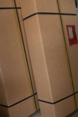 bir teslim Aralık arasında iki kutu