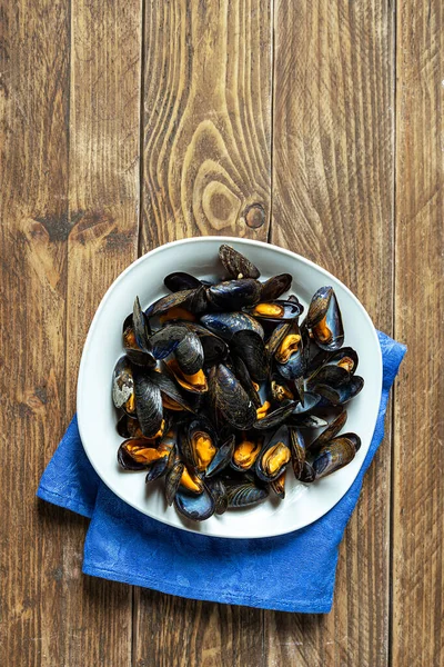 Délicieuses Moules Fraîches Cuites Vapeur Sauce Vin Blanc Avec Persil — Photo