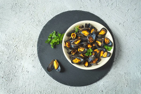 Délicieuses Moules Fraîches Cuites Vapeur Selon Une Recette Française Traditionnelle — Photo