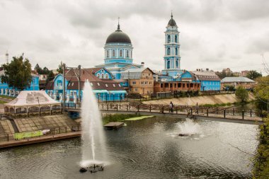 Epiphany Katedrali ve Moskova Noginsk 'teki Klyazma Nehri.