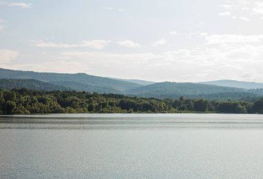 Truskavets şehrindeki Göl ve Dağlar, Lviv bölgesi, Batı Ukrayna