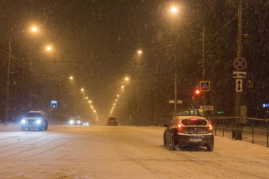 11 Kasım 2016, Moskova, Rusya. Sokaklara kar yağışı.