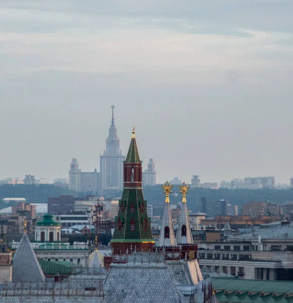 Der Kreml Und Die Moskauer Universität — Stockfoto