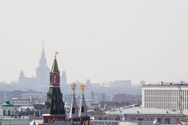 Moscú Rusia Torre Del Kremlin Con Universidad Estatal Moscú Bac — Foto de Stock