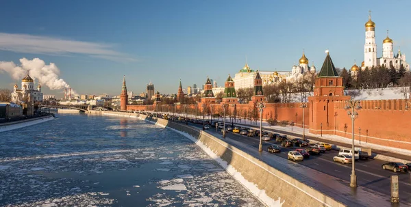 Der Moskauer Kreml Embankment Und Christus Erlöser Kathedrale — Stockfoto