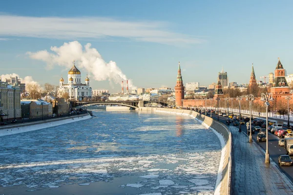 Der Moskauer Kreml Embankment Und Christus Erlöser Kathedrale — Stockfoto