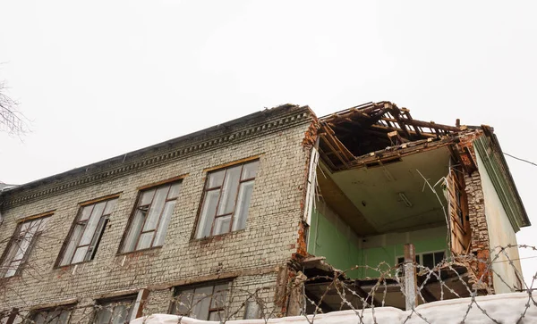 レンガ造りの家の解体 — ストック写真