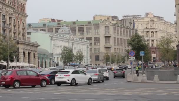 Тверська вулиця в Москві. Затори на дорогах — стокове відео