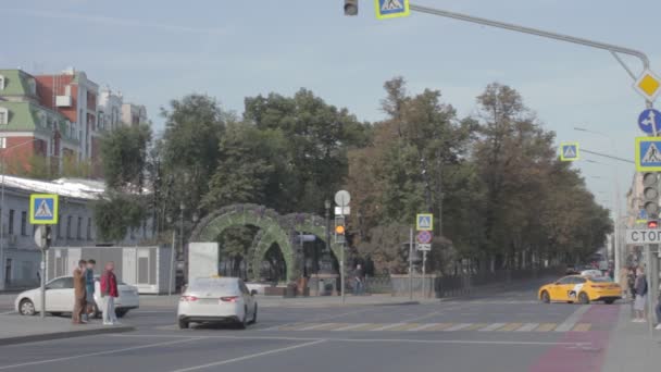 俄罗斯莫斯科 2020年9月24日 Tsvetnoy大道 过路的人 — 图库视频影像