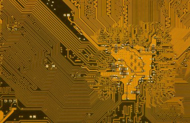 Masaüstü bilgisayarı için küçük elektronik elementlerle ana kart parçalarının üst görünümü