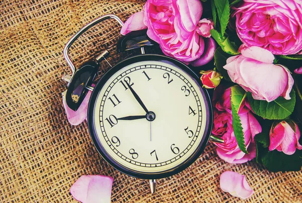 Годинник Тривоги Годин Квіти Вибірковий Фокус — стокове фото